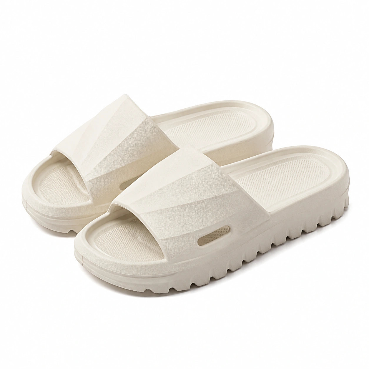 Claquettes 38/39 en mousse blanche semelle crantée antidérapante